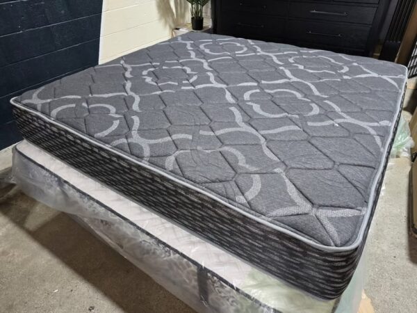 KING Huntington Plush 12" Mattress - Image 4