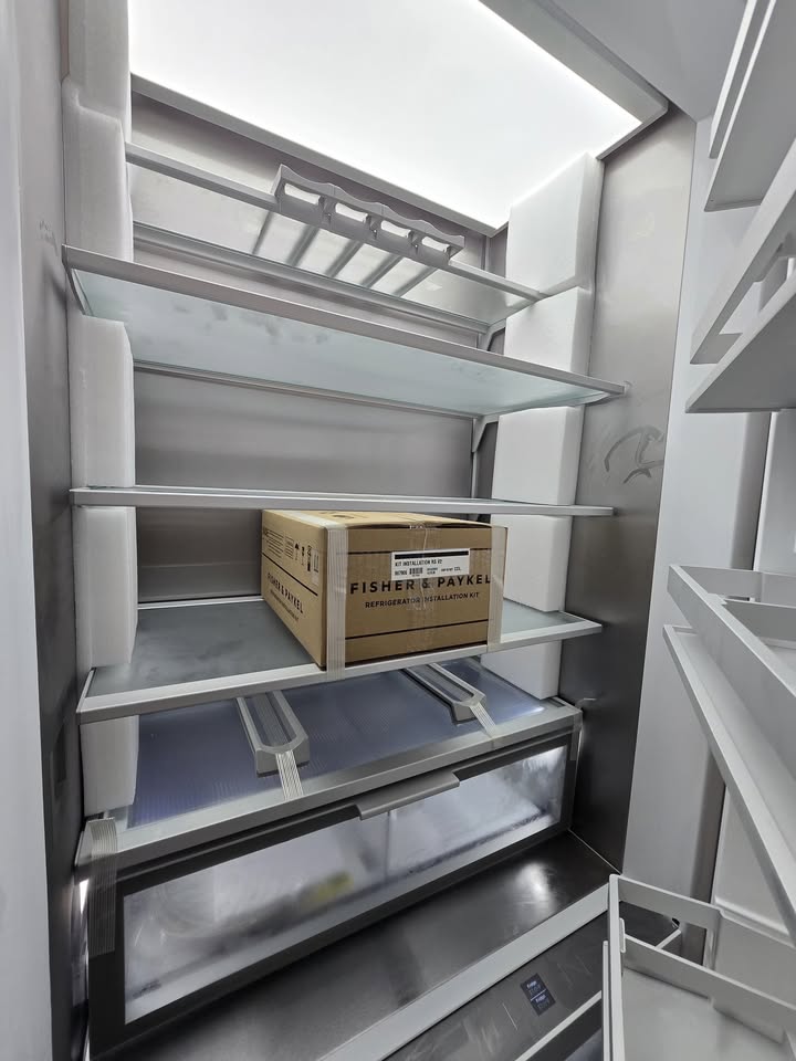 Fisher & Paykel 30" Panel Ready Column Refrigerator - Image 9