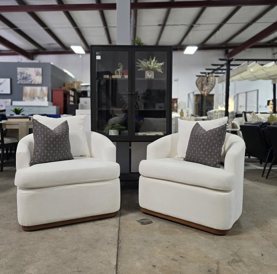 Set of 2 Ivory Swivel Accent Chairs