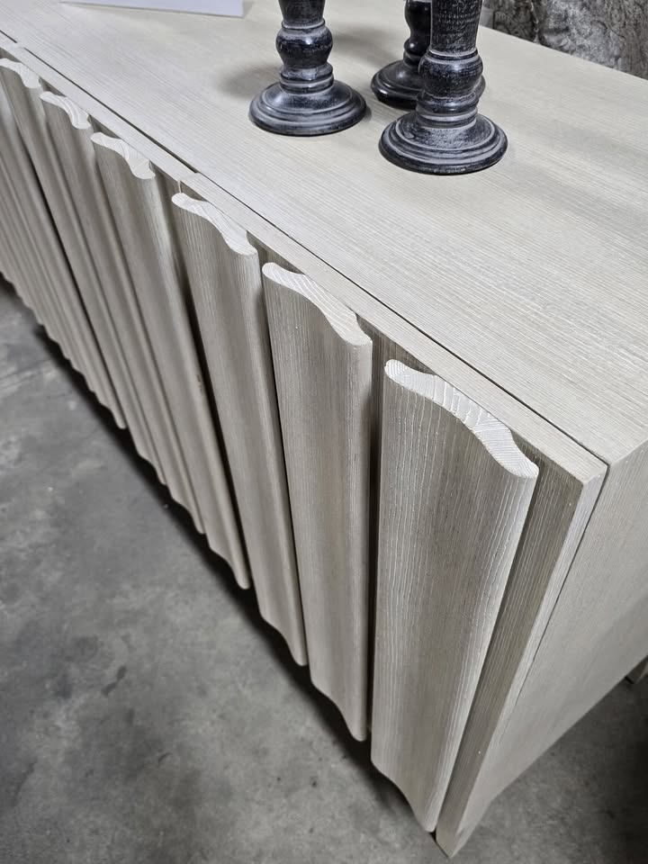Bernhardt East Hampton Sideboard - Image 3