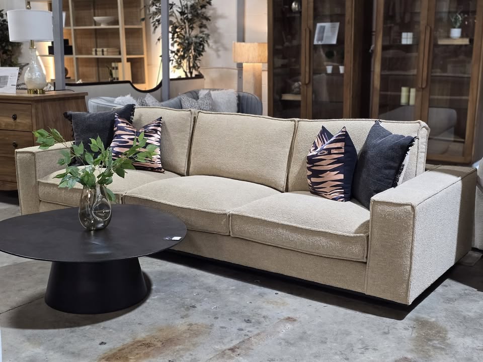 114" Rayven Sofa - Image 3
