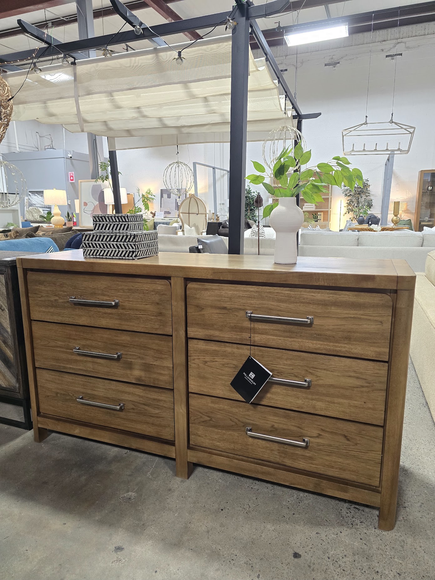 Geovoni 6-Drawer Dresser - Image 4