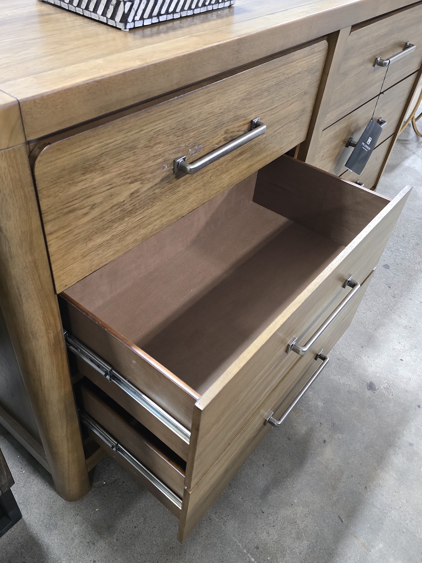 Geovoni 6-Drawer Dresser - Image 2