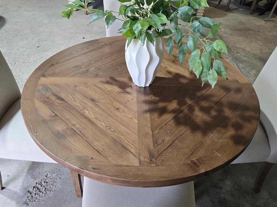 5pc Round Solid Wood Dining Set *BRAND NEW* - Image 3